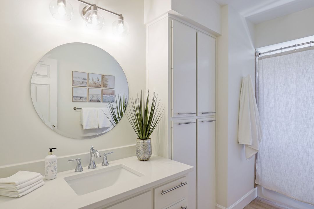 640 98th Ave N, Naples, FL 34108