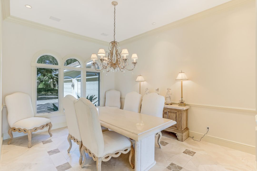 969 Barcarmil Way, Naples, FL 34110