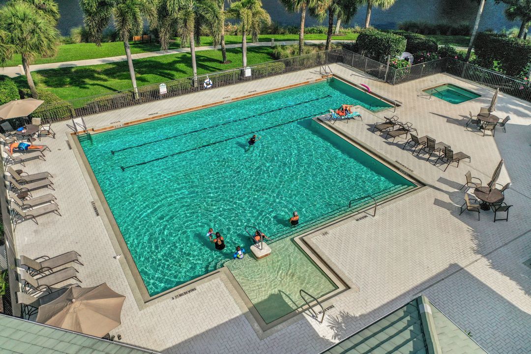 6615 Chestnut Cir, Naples, FL 34109