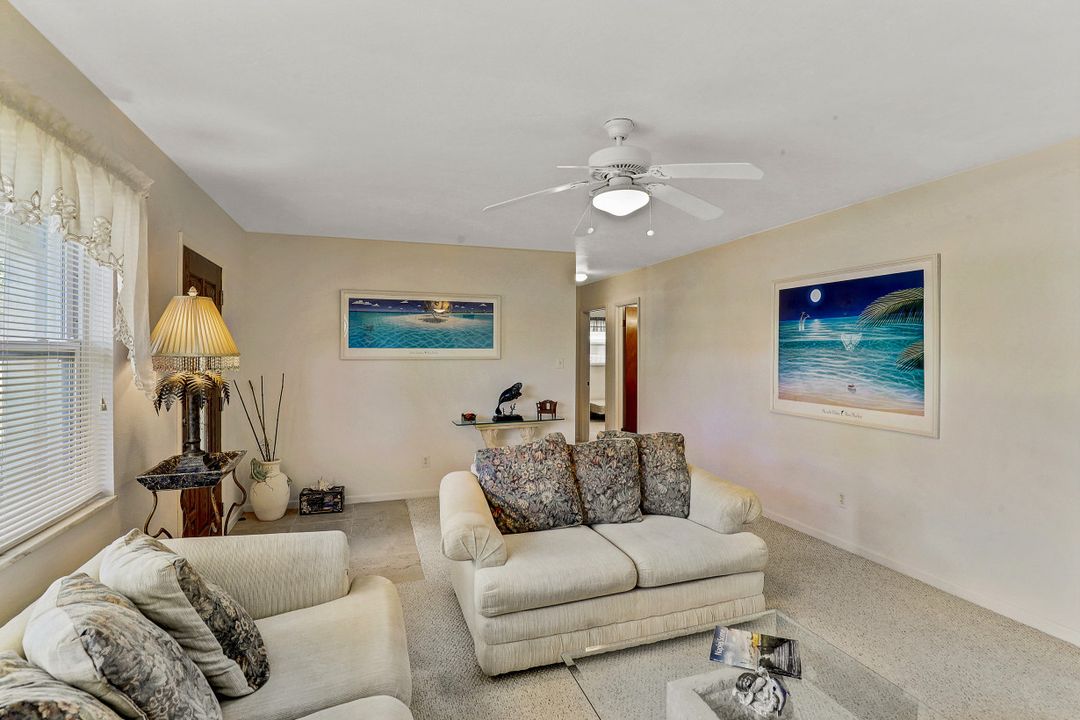 658 97th Ave N, Naples, FL 34108