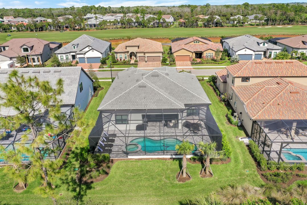 9483 Greyhawk Trl, Naples, FL 34120