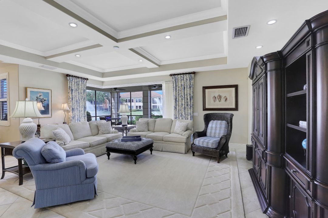 575 Avellino Isles Cir #101, Naples, FL 34119