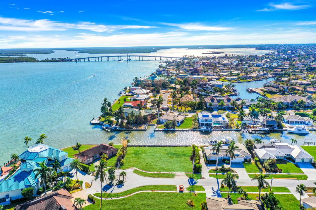 975 Sundrop Ct, Marco Island, FL 34145