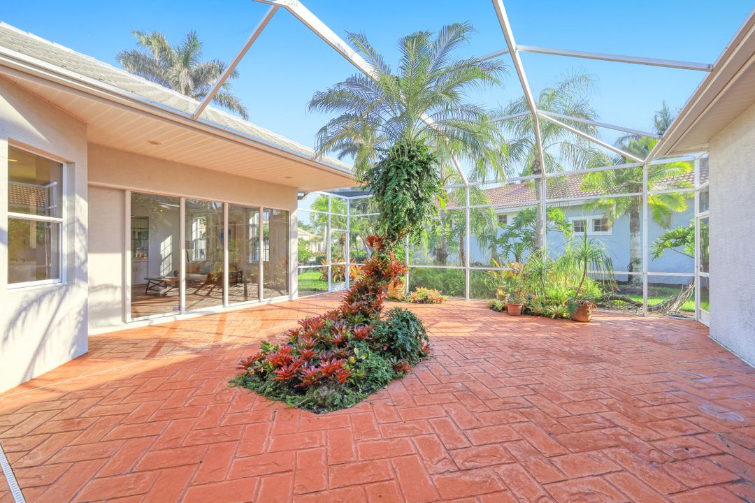 524 Eagle Creek Dr, Naples, FL 34113