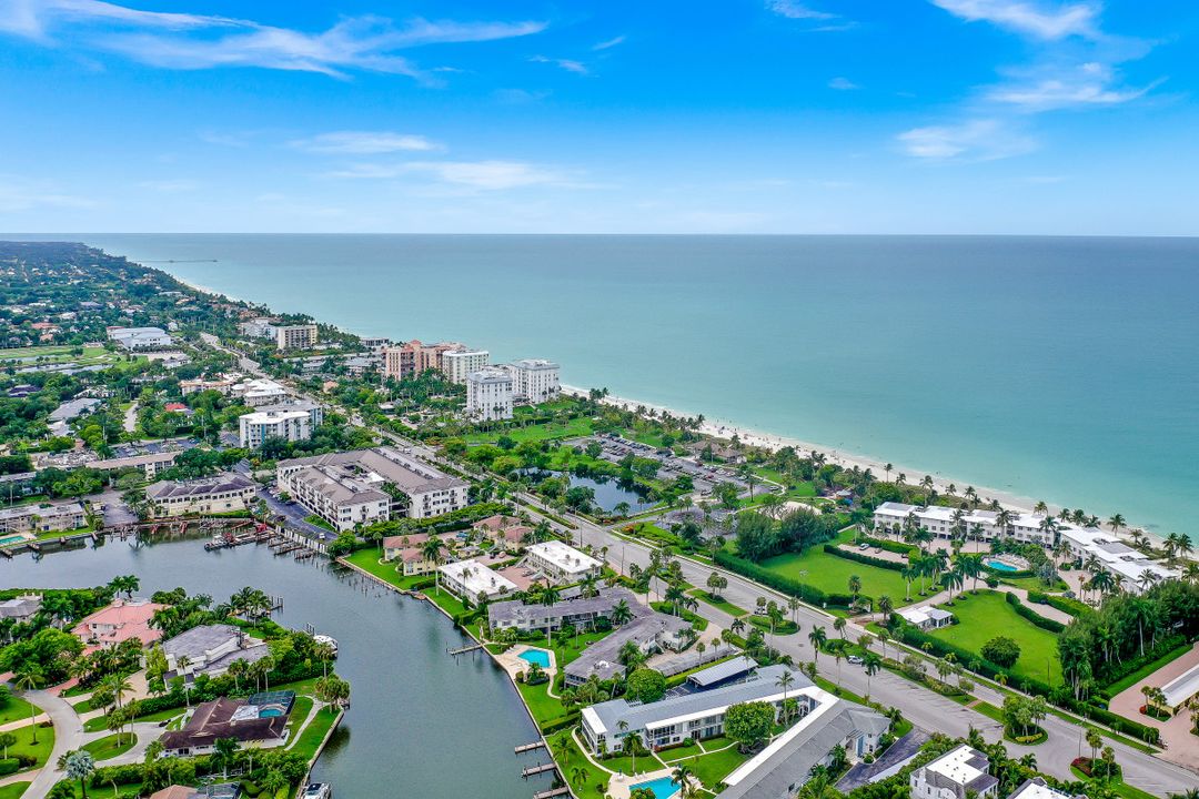 1824 Alamanda Dr, Naples, FL 34102