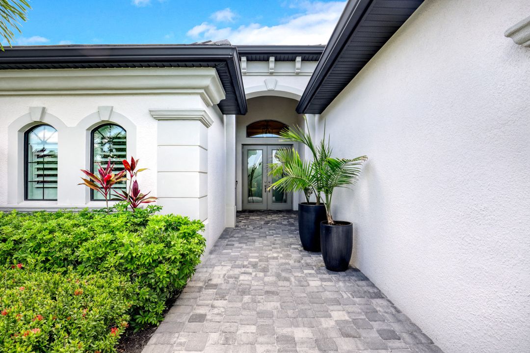 10086 Palazzo Dr, Naples, FL 34119