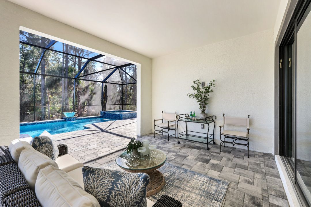 9528 Curlew Dr, Naples, FL 34120