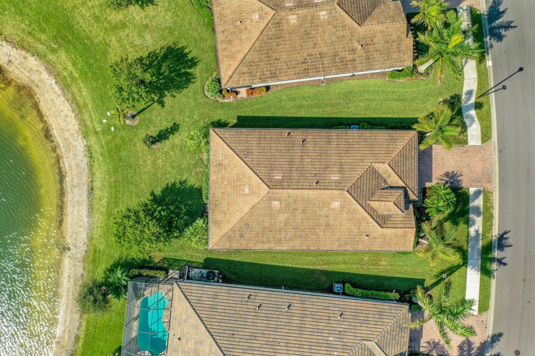 14664 Topsail Dr, Naples, FL 34114