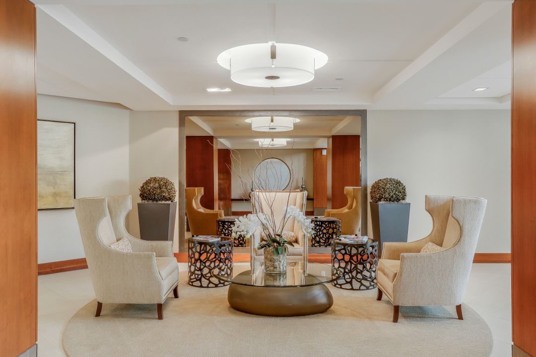 5601 Turtle Bay Dr, Naples, FL 34108