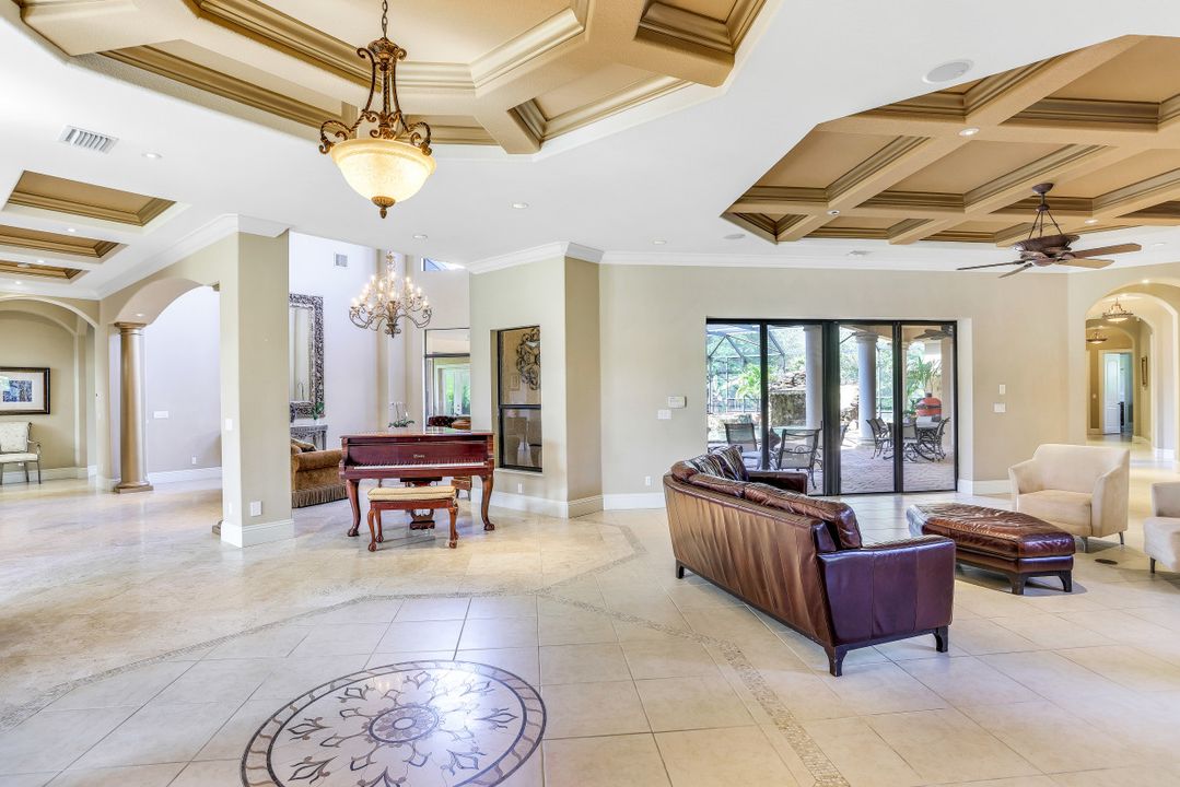 3645 7th Ave NW, Naples, FL 34120