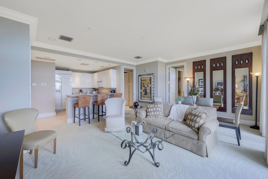 900 5th Ave S #302, Naples, FL 34102