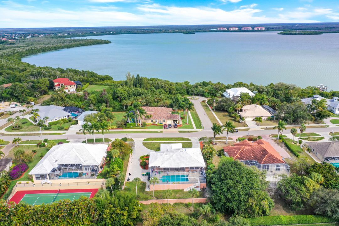 550 Inlet Dr, Marco Island, FL 34145