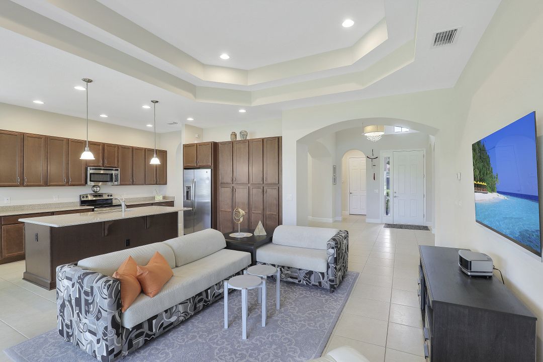 9220 Isla Bella Cir, Bonita Springs, FL 34135