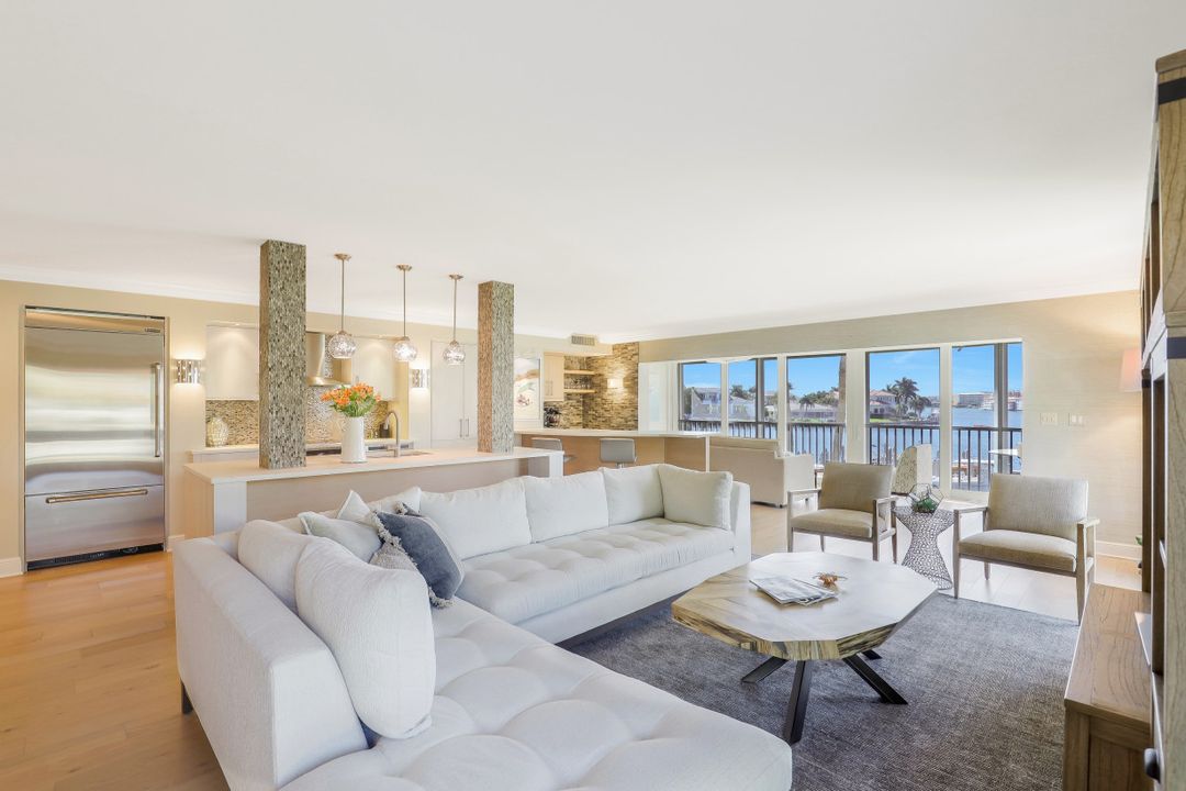 250 Park Shore Dr #103, Naples, FL 34103