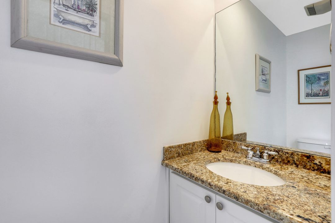 5637 Cove Cir, Naples, FL 34119