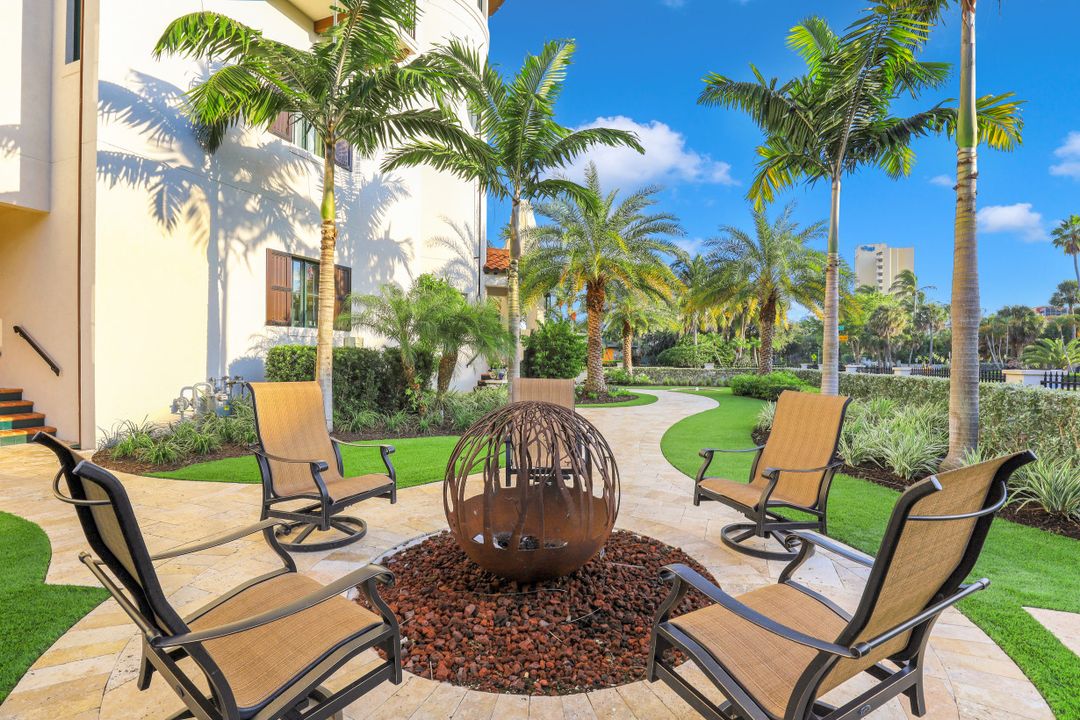 10080 Gulf Shore Dr, Naples, FL 34108