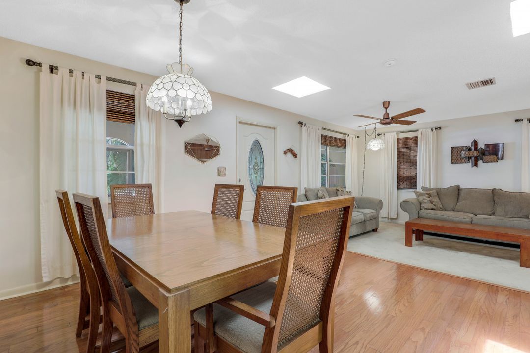 814 93rd Ave N, Naples, FL 34108