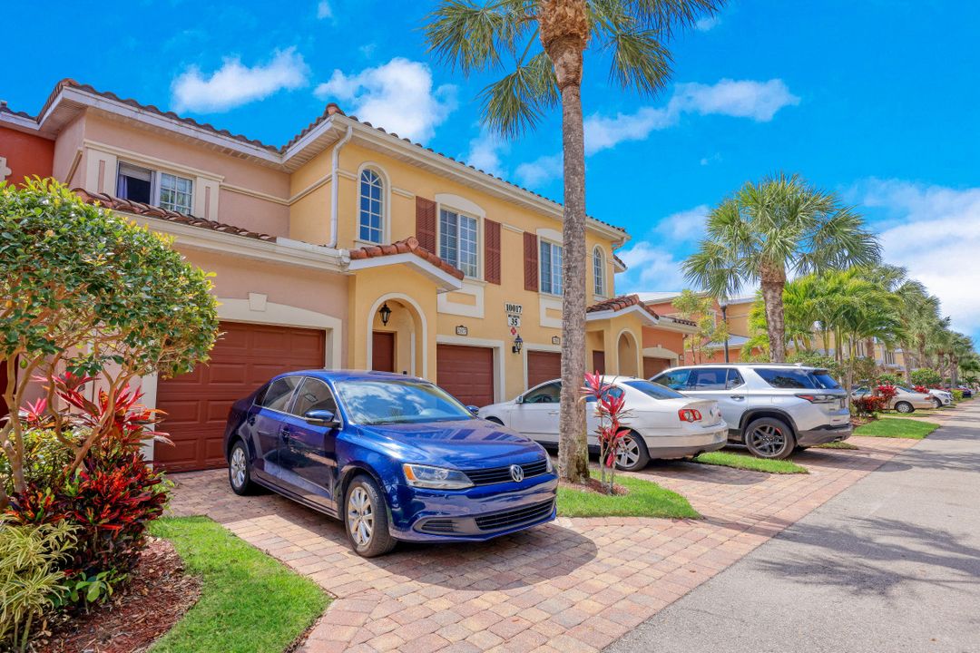 10017 Villagio Gardens Ln #207, Estero, FL 33928