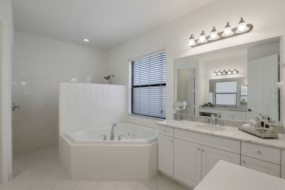 3183 Pacific Dr, Naples, FL 34119