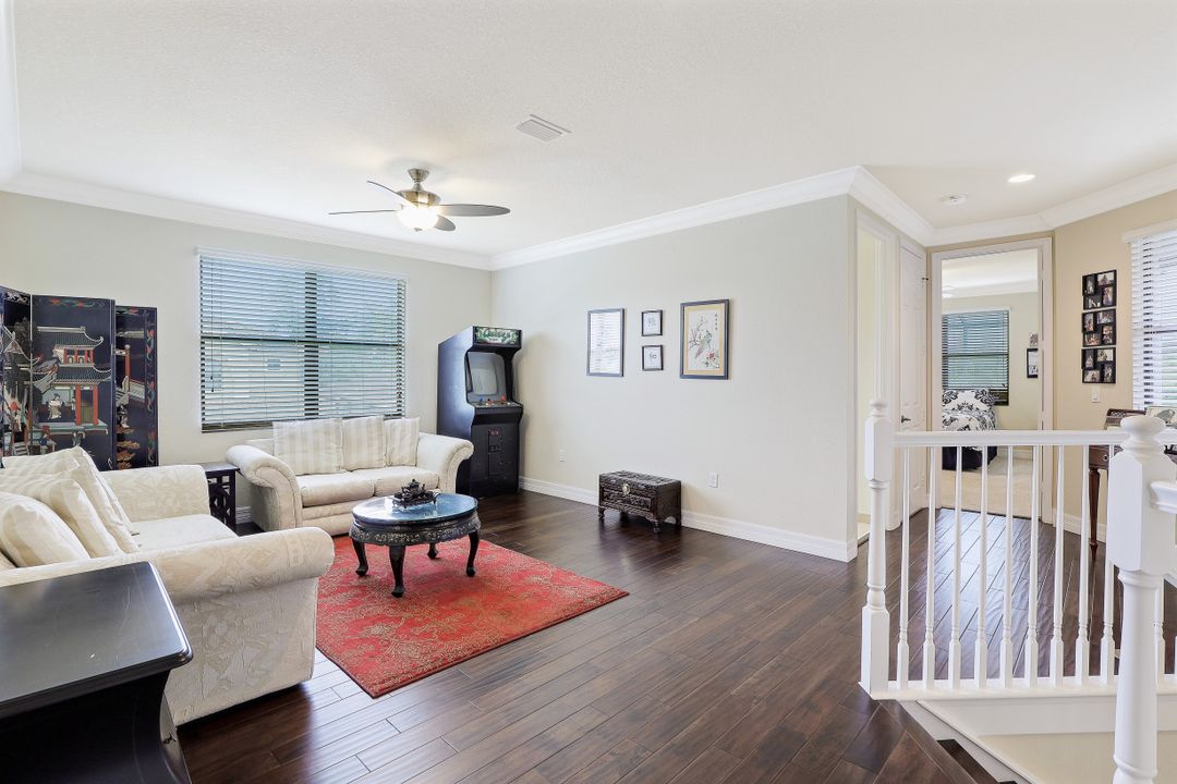 3342 Pacific Dr, Naples, FL 34119