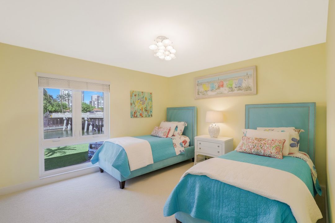 250 Park Shore Dr #103, Naples, FL 34103