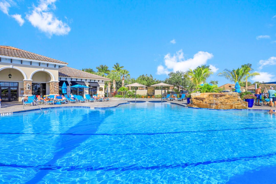 10498 Smoke House Bay Dr #201, Naples, FL 34120