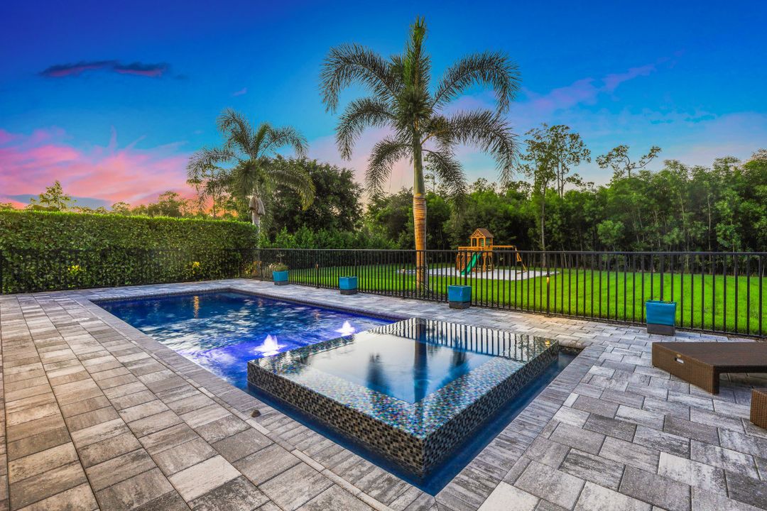 5931 Spanish Oaks Ln, Naples, FL 34119