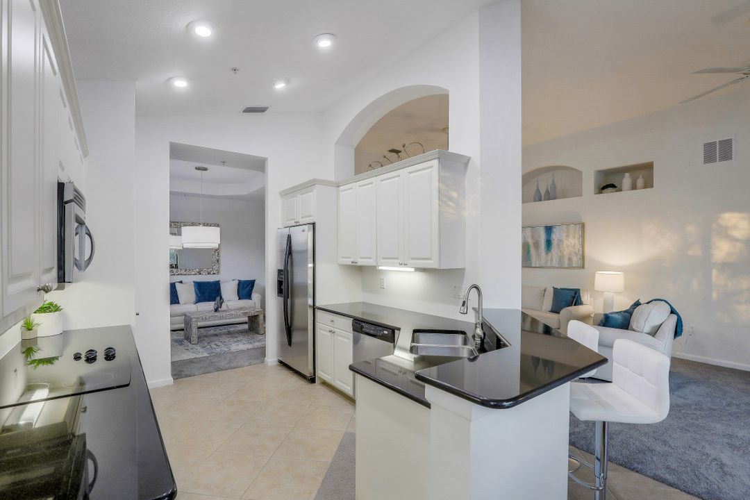 6682 Alden Woods Cir #202, Naples, FL 34113