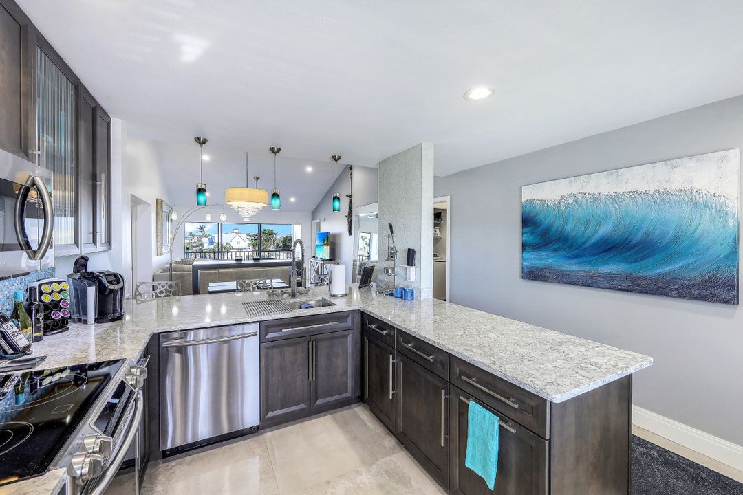 10684 Gulf Shore Dr, Naples, FL 34108