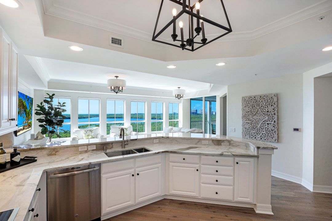 295 Grande Way #404, Naples, FL 34110