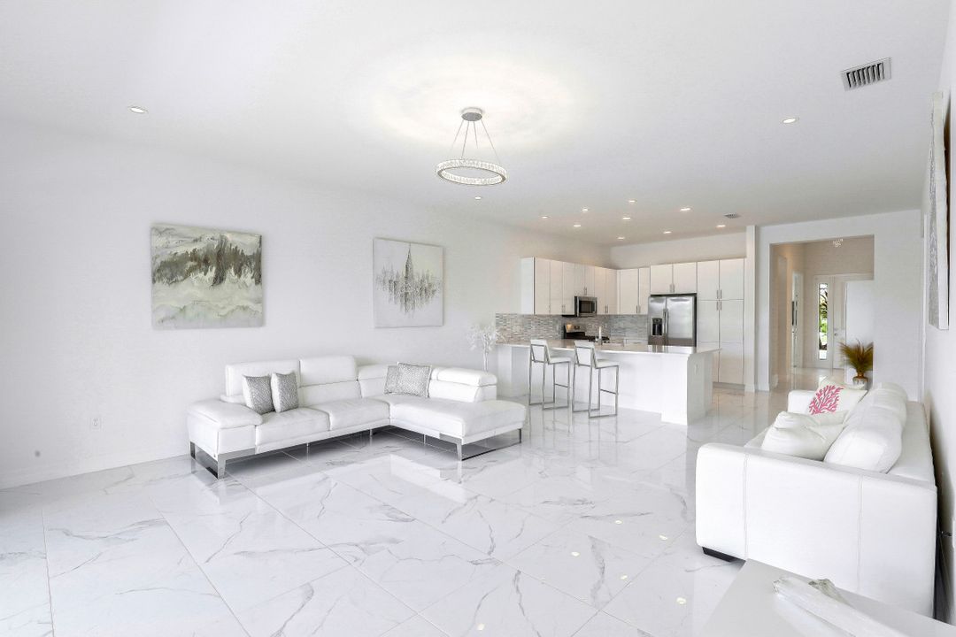 4488 Aurora St, Naples, FL 34119