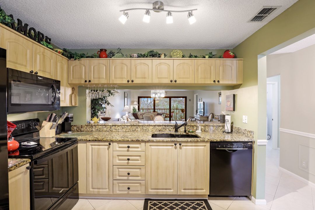 5767 Deauville Cir #D-303, Naples, FL 34112