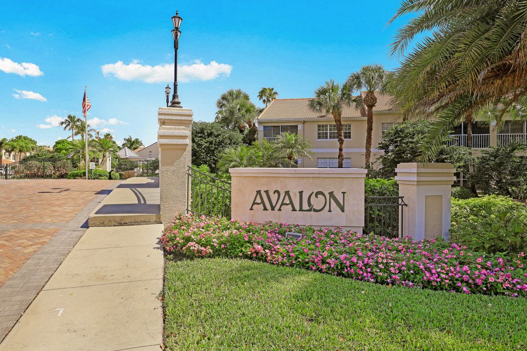 8345 Excalibur Cir #M-12, Naples, FL 34108