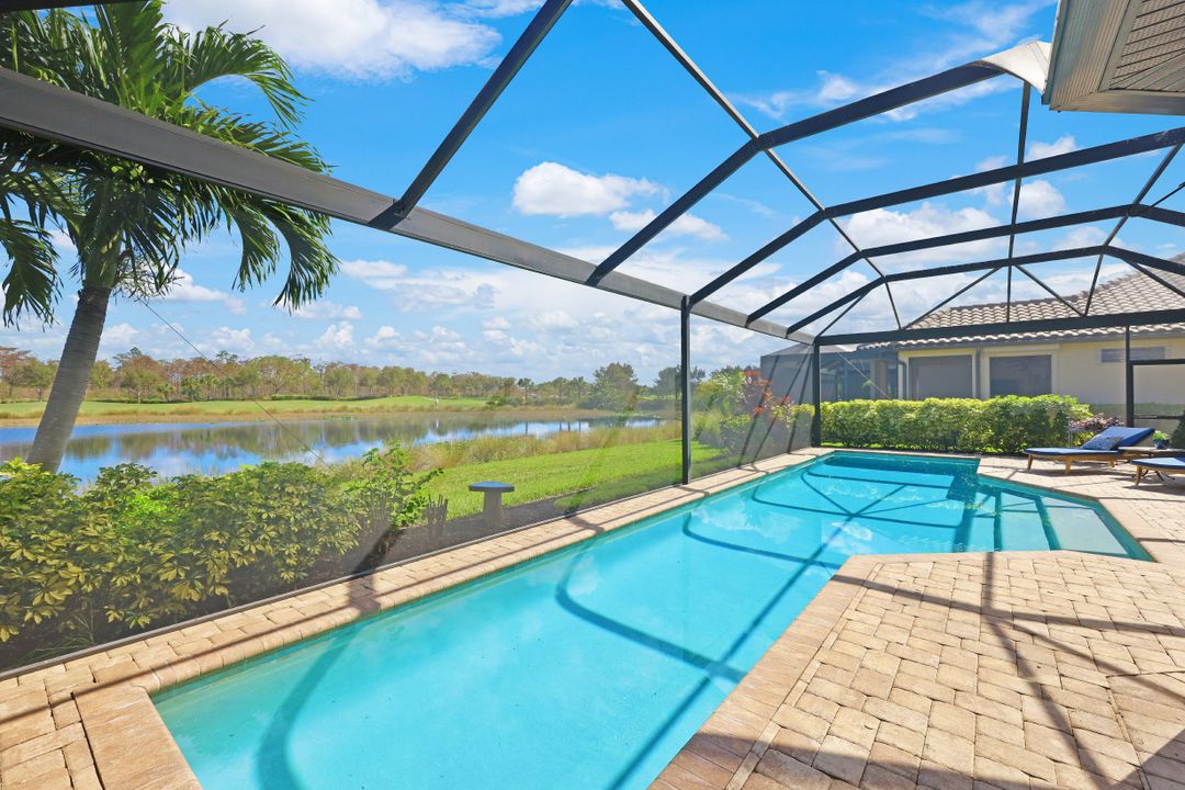 8880 Savona Ct, Naples, FL 34119