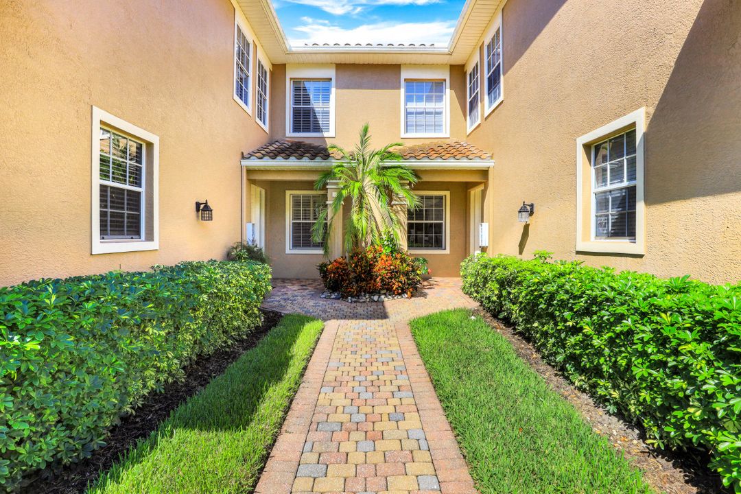 6049 Ashford Ln #202, Naples, FL 34110