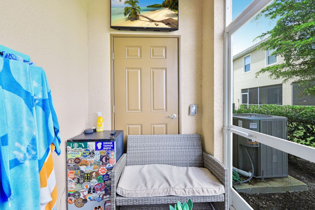 2727 Blossom Wy, Naples, FL 34120