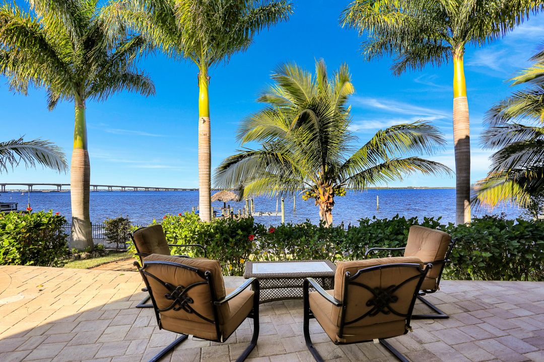 3944 W Riverside Dr, Fort Myers, FL 33901