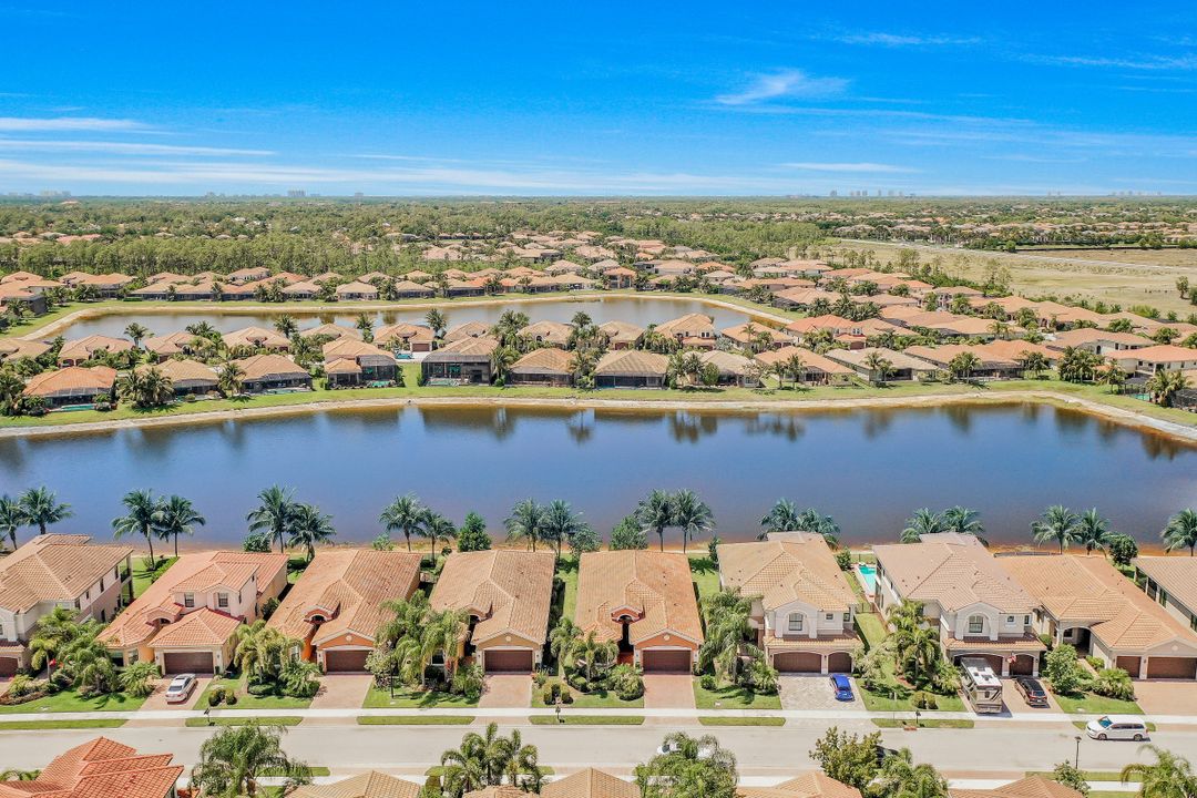 2797 Cinnamon Bay Cir, Naples, FL 34119