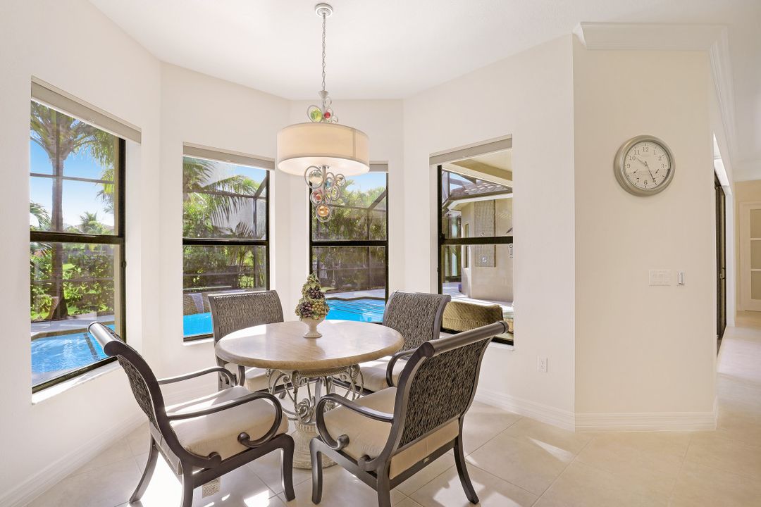 2760 Crystal Way, Naples, FL 34119