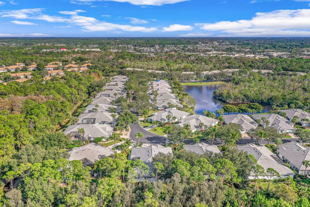 693 Mainsail Pl, Naples, FL 34110