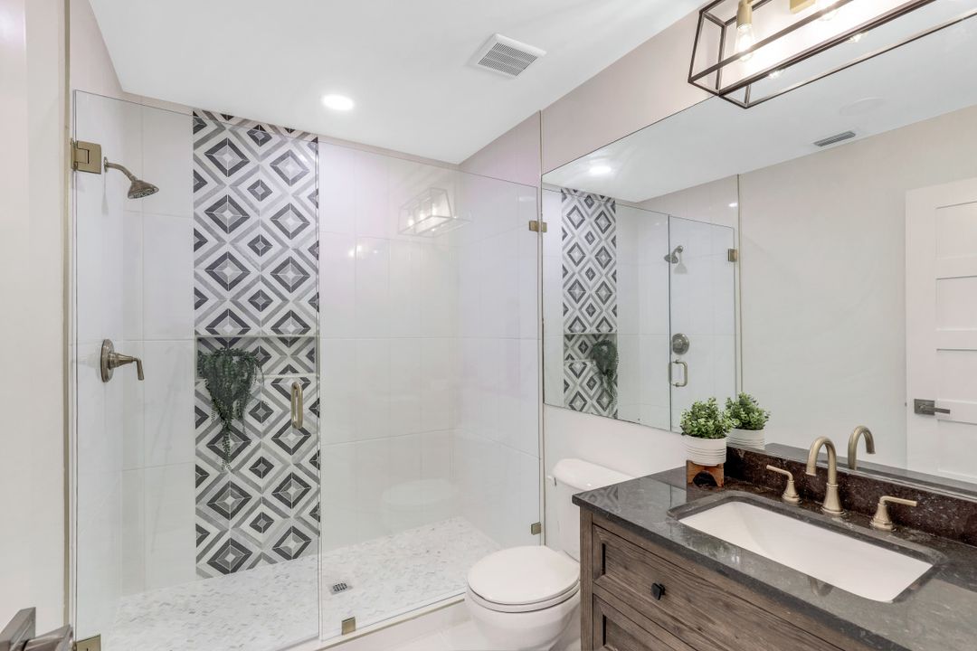 651 Bridge Way Ln, Naples, FL 34108