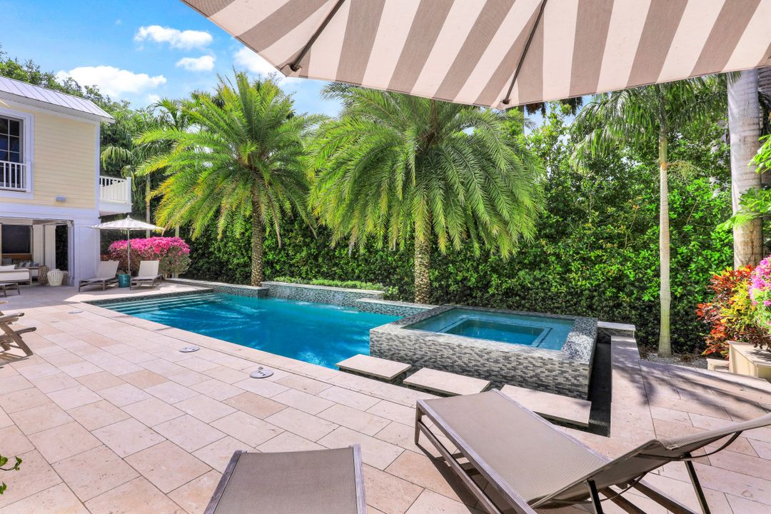 154 4th Ave N, Naples, FL 34102