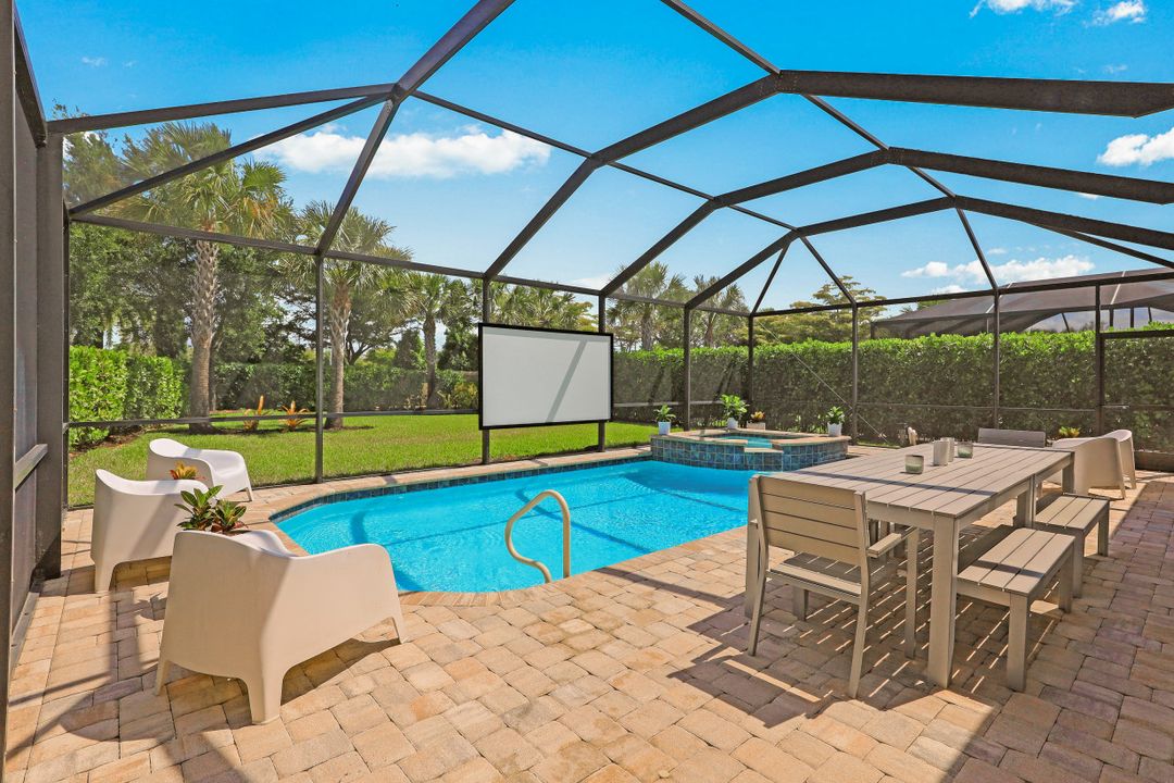 16083 Camden Lakes Cir, Naples, FL 34110