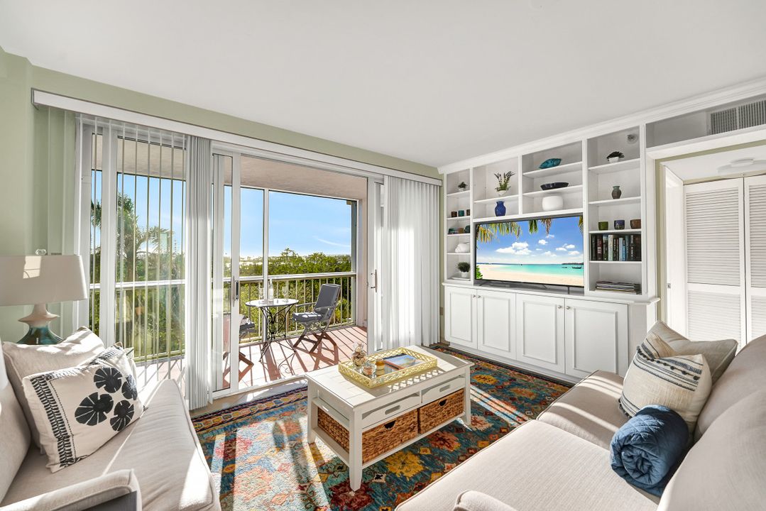 5501 Heron Point Dr #302, Naples, FL 34108