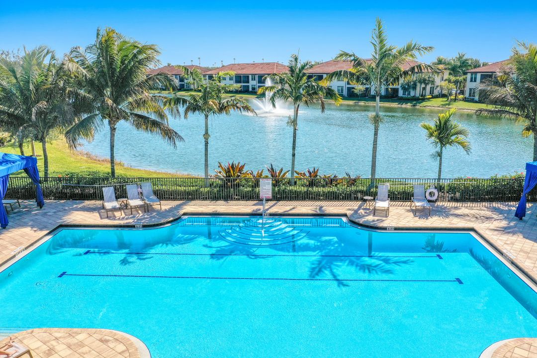 15126 Palmer Lake Cir #103, Naples, FL 34109