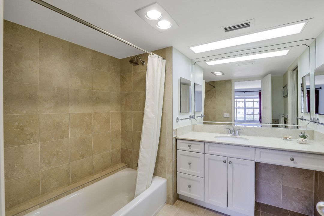 1900 Gulf Shore Blvd N #201, Naples, FL 34102