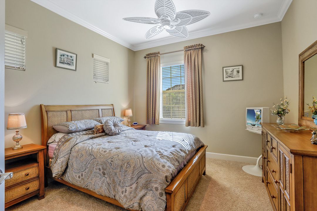 9060 Siesta Bay Dr #201, Naples, FL 34120
