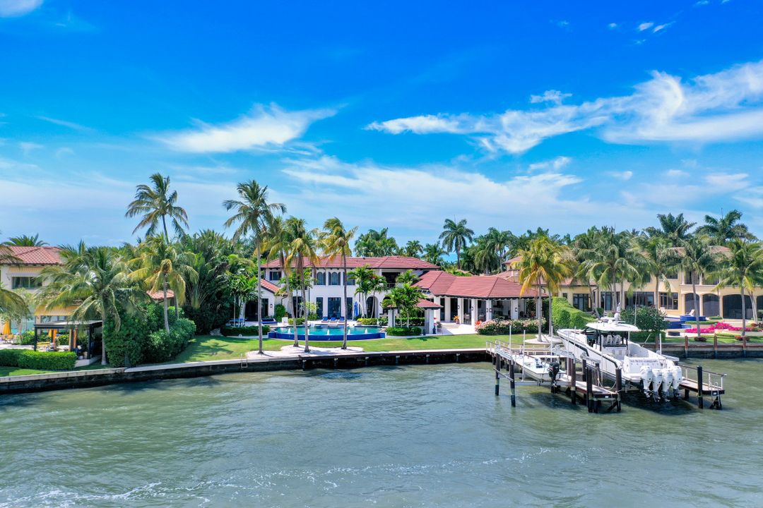 970 Aqua Cir, Naples, FL 34102