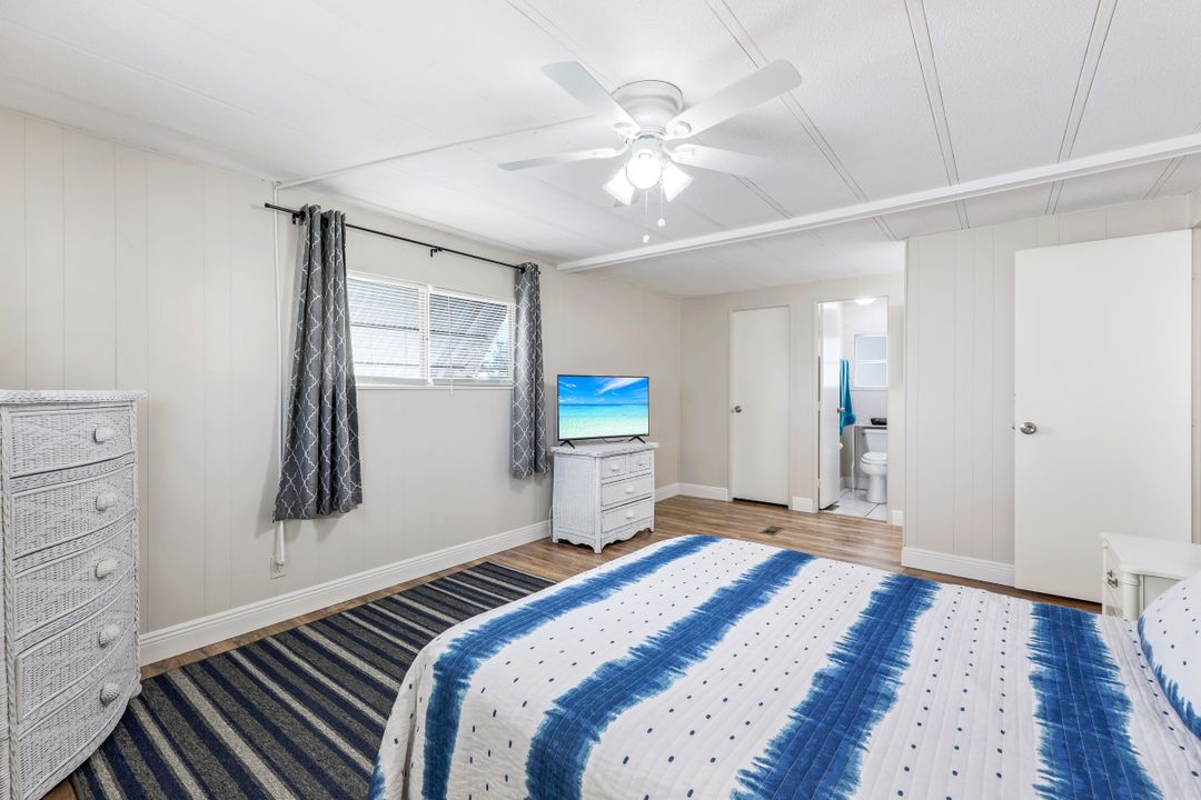 21 Lemans Dr, Naples, FL 34112