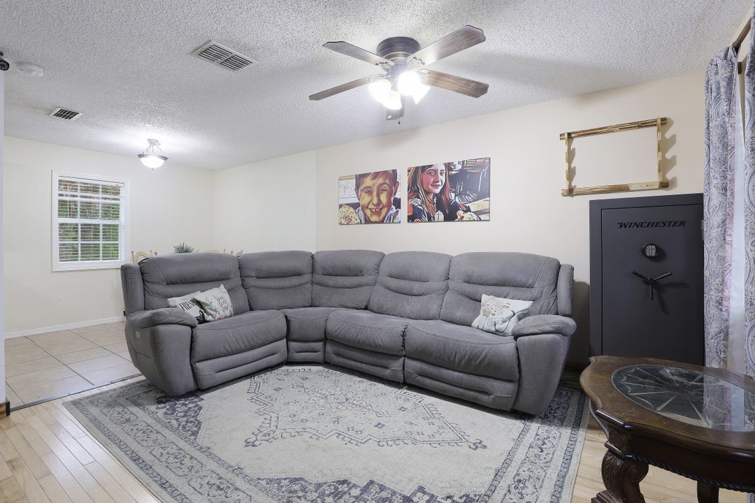 3611 8th Ave SE, Naples, FL 34117